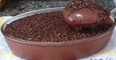 Receita de Brigadeirão: O Brigadeiro de Travessa que Vai Encantar seu Paladar