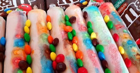 Receita Simples de Geladinho Gourmet de Chocolate e M&M’s