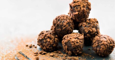 Trufas proteicas com whey e pasta de amendoim: energia saudável em formato de docinho