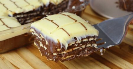 Receita de Pavê de Chocolate Simples e Cremoso
