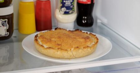 Torta estraga fora da geladeira?