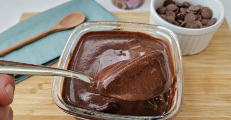 Receita de Mousse de Chocolate Rápido e Fácil: Sobremesa Cremosa em Poucos Minutos