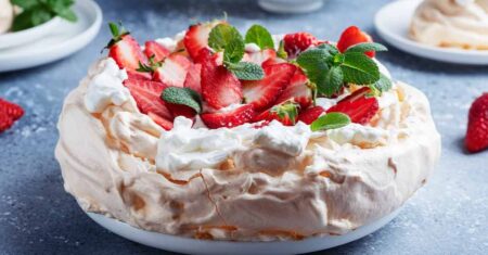 Pavlova com Frutas Vermelhas: Receita Completa e Detalhada para um Doce Sofisticado