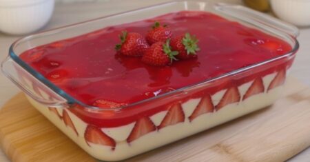 Pavê de Morango do Amor: Sobremesa Romântica que Encanta em Cada Camada