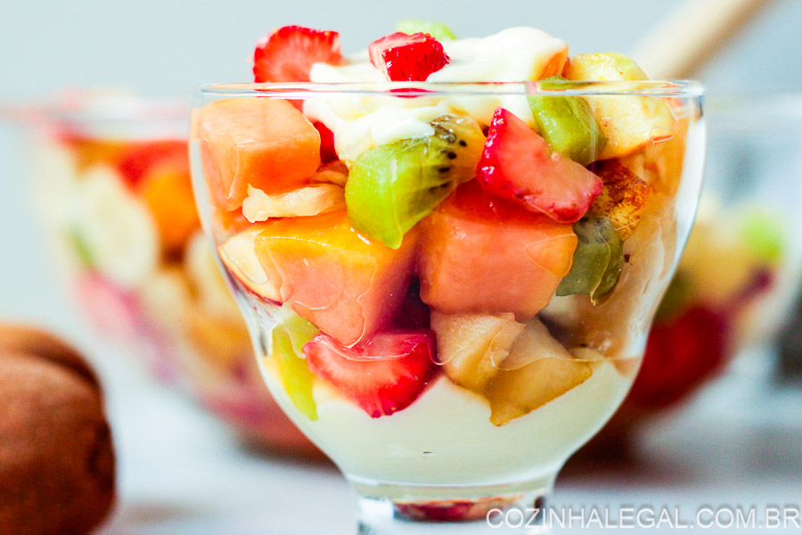 Salada de frutas com creme de limão