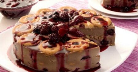 Receita de Pavê de Chocolate com Frutas Vermelhas: Um Clássico com Toque Especial