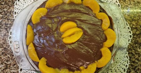 Receita Irresistível: Sobremesa Gelada de Pêssego e Chocolate