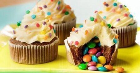 Cupcake de Carnaval com Confetes: A explosão de cores e sabores que conquista foliões