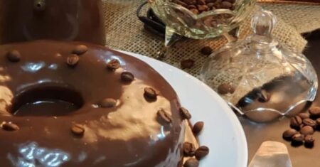 Receita de Bolo de Chocolate com Café: Como Fazer Aquele Bolo Que Todo Mundo Pede a Receita