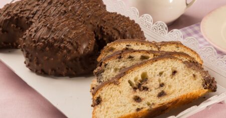 Receita de Colomba Pascal Recheada: Massa Fofinha, Recheio de Chocolate e Cobertura Crocante