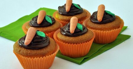 Cupcake de Cenourinha com Cobertura de Chocolate