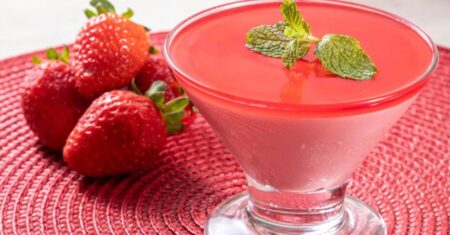 Mousse de Morango: a Receita que Parece Difícil e Fica Pronta em 20 Minutos