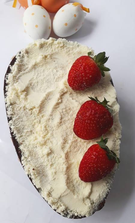 Ovo de Páscoa de Morango com Chantilly