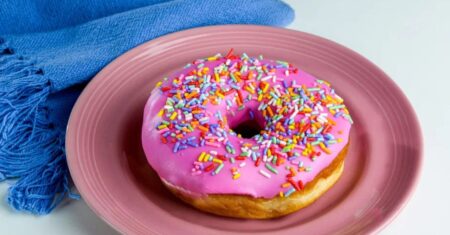 Receita: Donut do Homer Simpson (aquele rosa com granulado que você nunca esqueceu)
