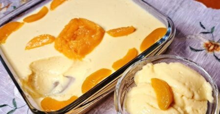 Mousse de Pêssego Fácil: A Sobremesa que Some do Prato Antes de Todo Mundo Terminar o Jantar