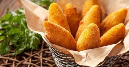 Bolinho Caipira de Flocão de Milho: a receita que lembra cozinha de fazenda