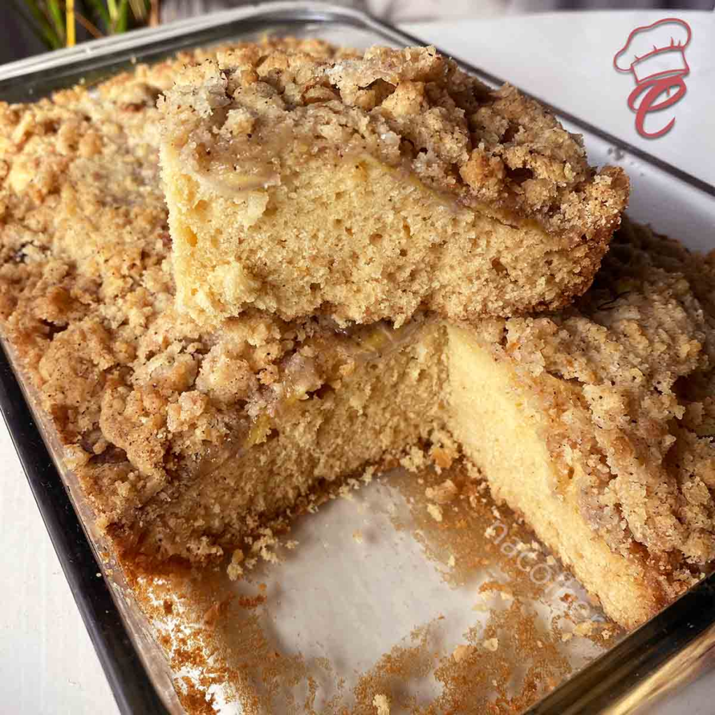 Receita de Cuca de Banana com Farofa Crocante
