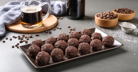 Brigadeiro de Cerveja Stout com Casquinha de Chocolate Amargo: a Receita que Equilibra Amargor e Doçura