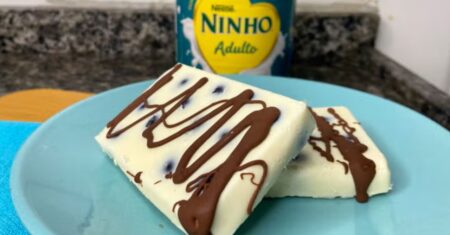 Barrinha de Leite Ninho com Uvas e Chocolate: a receita que está lotando o feed das confeiteiras