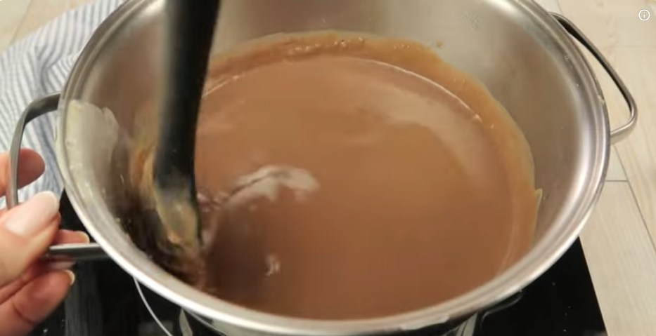 Chocolate quente cremoso na garrafinha