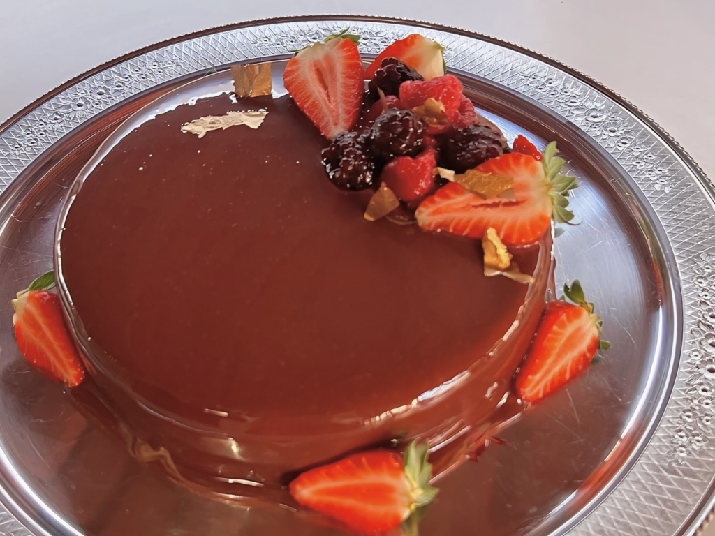 Entremet de Chocolate e Frutas Vermelhas