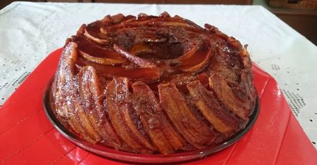 Bolo de banana caramelizada na air fryer: a receita que substitui o forno de vez