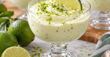 Mousse de limão com 3 ingredientes: a sobremesa mais fácil que você vai fazer